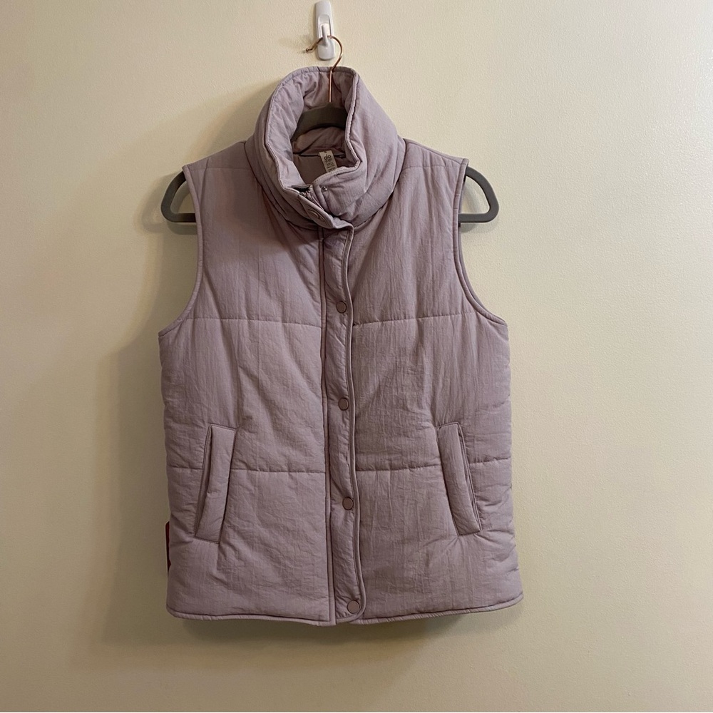 Alo Gold Rusher Puffer Vest Light Purple Women’s Sz Small Comfy Warm RARE COLOR